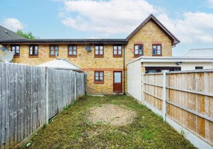 Lovely 2 Bd Hse with Parking near Excel