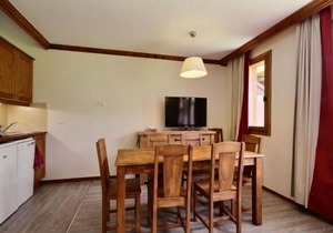 Lovely 2-Bedroom Apartment, 2 Bathrooms with Terrace and Direct Ski-In/Ski-Out Access