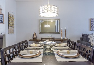 Lovely 3-Story Townhome in Vista Cay Resort!