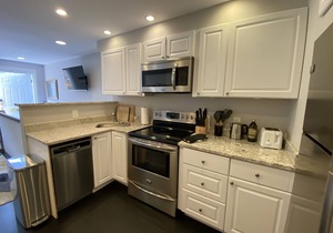 Lovely 3BR 2BA 2 level condo in great Georgetown location (31 day min)