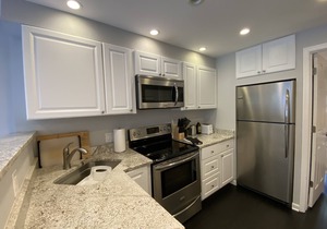 Lovely 3BR 2BA 2 level condo in great Georgetown location (31 day min)