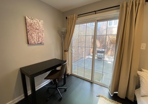 Lovely 3BR 2BA 2 level condo in great Georgetown location (31 day min)
