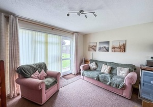 Lovely 4 berth chalet to hire in Hemsby nearby the beach ref 18177B