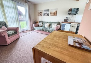 Lovely 4 berth chalet to hire in Hemsby nearby the beach ref 18177B
