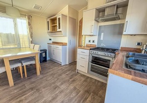 Lovely 6 berth caravan at Suffolk Sands Holiday Park ref 45010MV