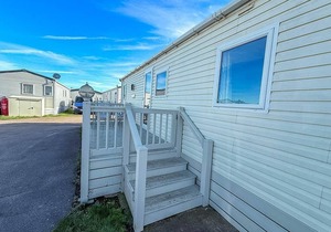 Lovely 6 berth caravan at Suffolk Sands Holiday Park ref 45010MV