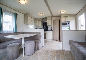Lovely 8 berth caravan at St Osyth Holiday Park in Essex ref 28009CW