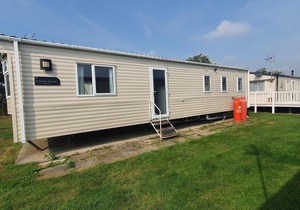 Lovely 8 berth caravan at St Osyth Holiday Park in Essex ref 28009CW
