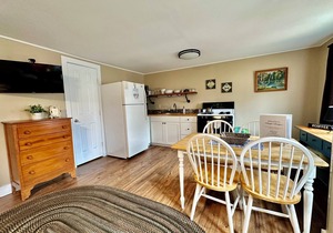 Lovely and Spacious Studio with Full Bath and Kitchen!