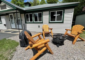 Lovely and Spacious Studio with Full Bath and Kitchen!