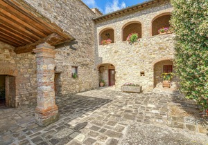 Lovely apartment in San Donato in P. FI