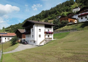 Lovely apartment for 2 guests with WIFI, TV, balcony and parking