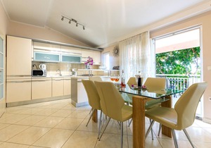Lovely apartment in Kastel Novi