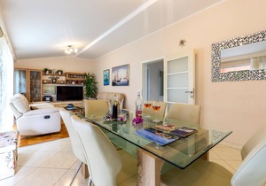 Lovely apartment in Kastel Novi