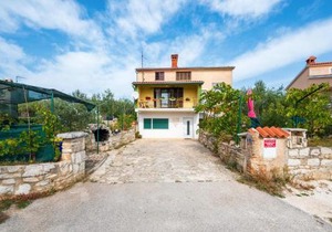 Lovely Apartment In Pula With Wifi