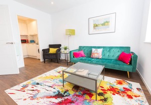 Lovely apartment in the heart of Chester with parking. Close to all attractions.