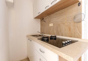 Lovely apartment in Zrnovnica