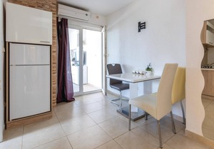 Lovely apartment in Zrnovnica