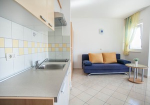 Lovely apt for 4, balcony, sea view, beach at 50m