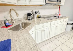 Lovely apt ! Ideal for a couple! Easy access NYC.