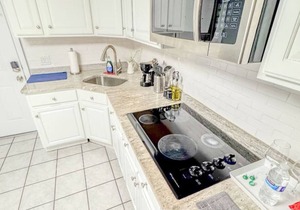 Lovely apt ! Ideal for a couple! Easy access NYC.