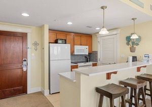 Lovely Bay Views at Baytowne Wharf! Tropical Pool & Hot Tub, Beach Tram, Gym.
