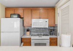 Lovely Bay Views at Baytowne Wharf! Tropical Pool & Hot Tub, Beach Tram, Gym.