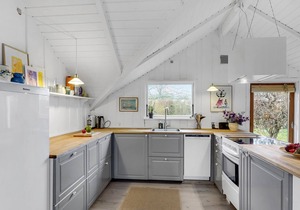 Lovely cottage with cozy, large living room near Dybsø Fjord.
