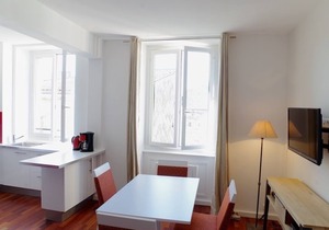 Lovely duplex in old building, renovated