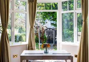 Lovely garden apartment in Wimbledon Town Centre with private parking by Wimbledon Holiday Lets