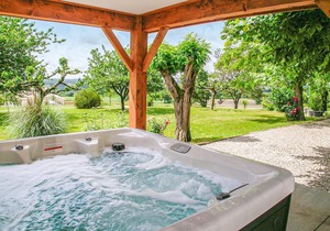 Lovely home in St. Aubin de Cadelech