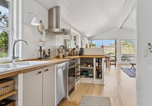 Lovely home in ålbæk with WiFi