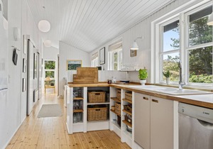 Lovely home in ålbæk with WiFi