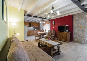 Lovely home in Bale with WiFi