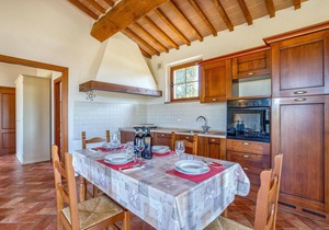 Lovely home in Chiusi