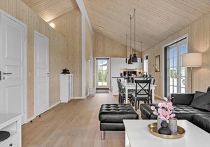 Lovely home in Frørup with kitchen