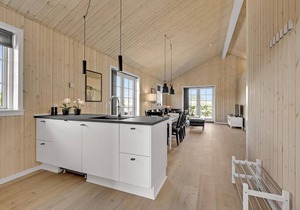 Lovely home in Frørup with kitchen