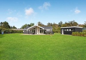 Lovely home in Hjørring with kitchen