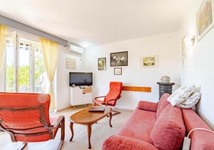 Lovely Home In Loviste With Kitchen