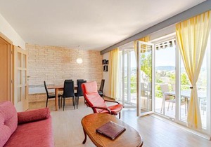 Lovely Home In Loviste With Kitchen