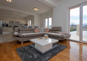 Lovely home in Prolozac donji
