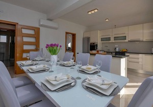 Lovely home in Prolozac donji