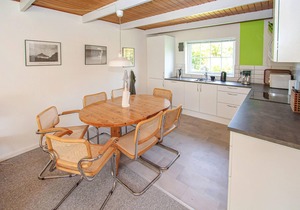 Lovely home in Samsø with kitchen