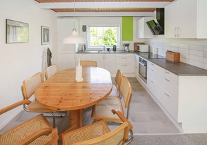 Lovely home in Samsø with kitchen