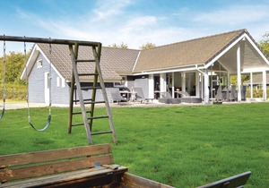 Lovely home in Toftlund with WiFi