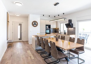 Lovely home in Trogir with kitchen