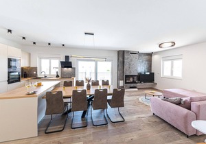 Lovely home in Trogir with kitchen