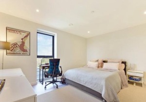Lovely Luminous 3 Bed Flat, with secure Ev Parkng