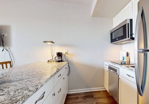 Lovely Modern Condo w/Balcony - Walk to Riverfront Park