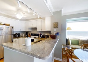 Lovely Oceanfront Suite w/Free WiFi, Private Balcony, W/D, & Shared Pool